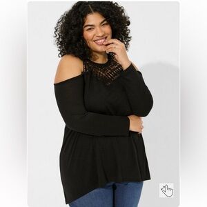 Torrid 00x 10 Knit Crochet Neck Cold Shoulder Sharkbite Hem Top